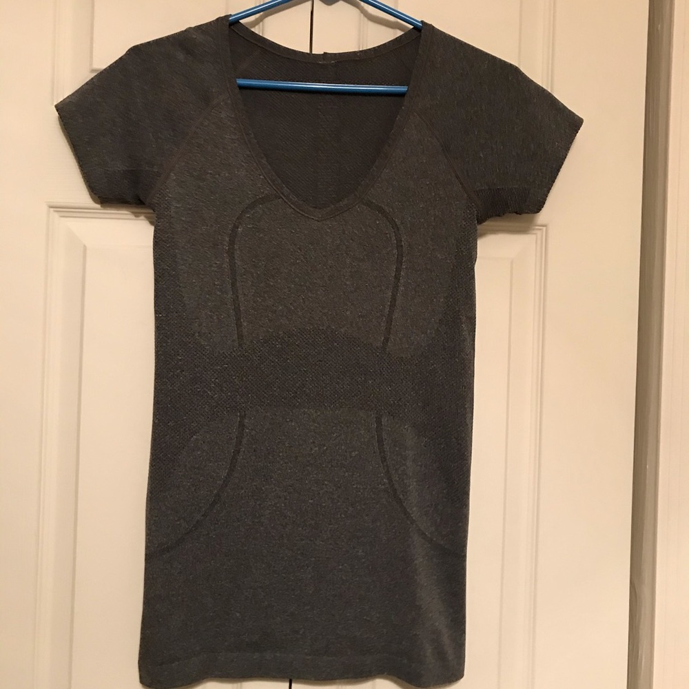 Swiftly Tech V-Neck Short Sleeve